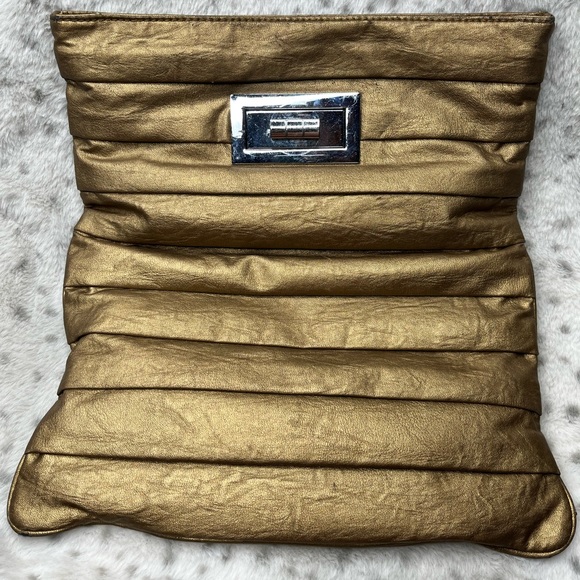 Gorgeous Gold Clutch - Picture 7 of 9